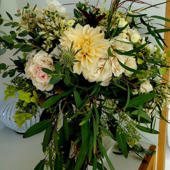 Salt Air Farm - Beautiful bouquets for our wedding day - 10/14/2022 - Attraction Farms Near Me - Cutchogue, New York