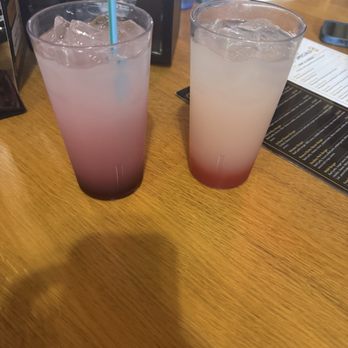 The Oasis - Huckleberry and raspberry lemonade - American Near Me - Castle Rock, Washington
