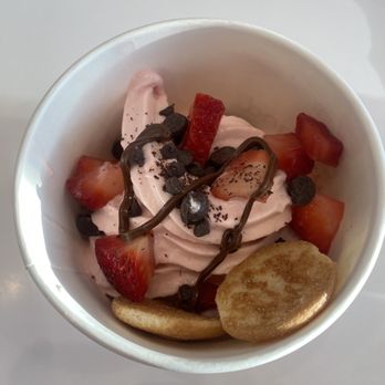 Yogurtland - Strawberry yogurt with nilla wafers, chocolate chips, nutella, and strawberries - Ice Cream & Frozen Yogurt Near Me - Dallas, Texas Yogurtland - Strawberry yogurt with nilla wafers, chocolate chips, nutella, and strawberries - Ice Cream & Frozen Yogurt Near Me - Dallas, Texas