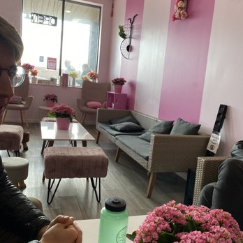Pink Tea - Inside - Bubble Tea Near Me - Bloomington, Minnesota