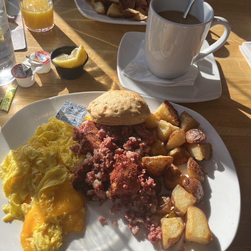 Silver Diner - Corned beef hash and eggs breakfast - Diners Near Me - Lanham, Maryland Silver Diner - Corned beef hash and eggs breakfast - Diners Near Me - Lanham, Maryland