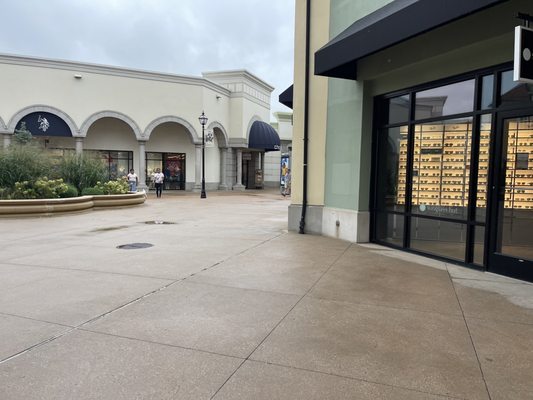 Tanger Outlets Deer Park by null