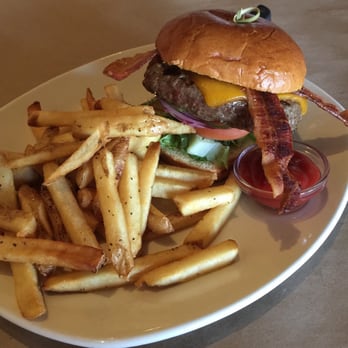 Bonefish Grill - Yeah, I'm having a burger in a fish place, what of it? - Seafood Near Me - Lawrenceville, New Jersey