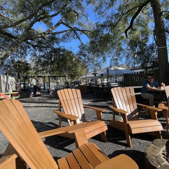 Flytrap Brewing - Outdoor seating - Breweries Near Me - Wilmington, North Carolina