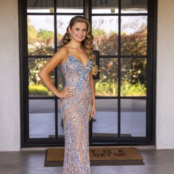 Louis G Weiner Photography - Senior Prom woman portrait. Redlands Photographer. Louis G Weiner Photography - Event Photography Near Me - Redlands, California Louis G Weiner Photography - Senior Prom woman portrait. Redlands Photographer. Louis G Weiner Photography - Event Photography Near Me - Redlands, California