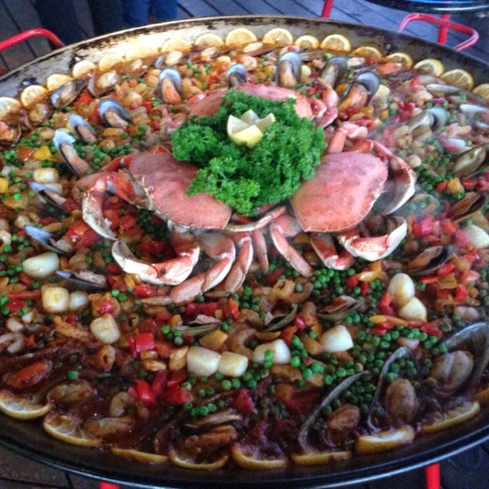 Paella Guy - Classic Valencia Paella with crab at Paradise Ridge Winery. - Caterers Near Me - Windsor, California Paella Guy - Classic Valencia Paella with crab at Paradise Ridge Winery. - Caterers Near Me - Windsor, California