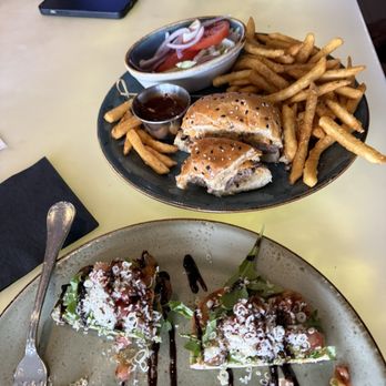 Milestones - The bruschetta appetizer and the 1989 burger with a side of BBQ sauce are very good. - Canadian (New) Near Me - Niagara Falls, Ontario