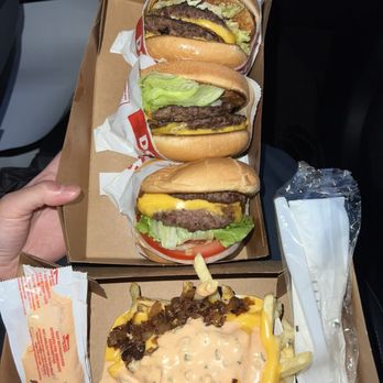 In-N-Out Burger - Burgers Near Me - Lake Elsinore, California