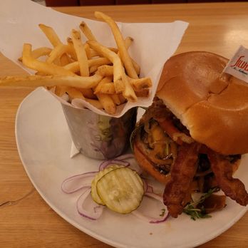 Silver Diner - Smokehouse Cheddar - Diners Near Me - Alexandria, Virginia Silver Diner - Smokehouse Cheddar - Diners Near Me - Alexandria, Virginia