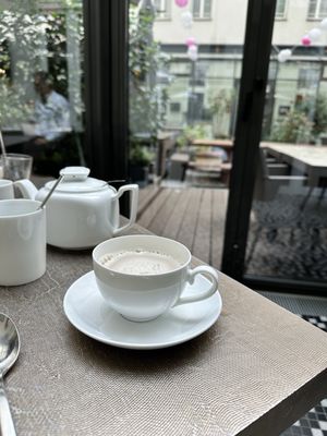 Roomers Berlin Steinplatz, Autograph Collection by null