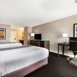 La Quinta by Wyndham Pomona - Guest room