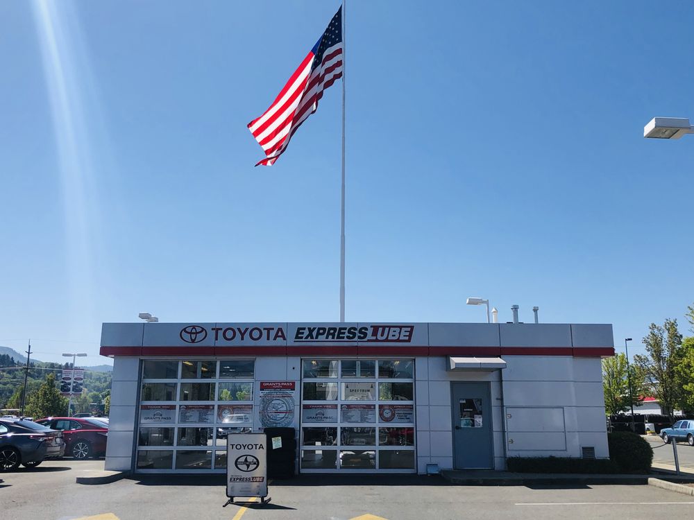 GRANTS PASS TOYOTA 20 Photos & 54 Reviews Auto Repair 375 Redwood