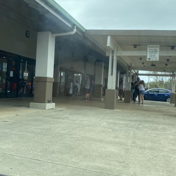 Papa Ole's - Outside where papa Ole's 7/2022 - Hawaiian Near Me - Hauula, Hawaii