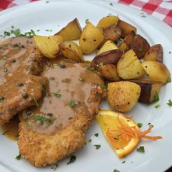 Gasthof Riesen - Pepper cream schnitzel mit brat kartoffellen