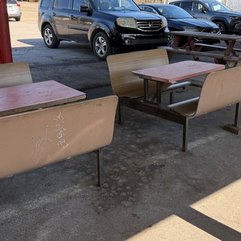 Jumbo House - Outdoor seating area - Burgers Near Me - Columbia, Tennessee
