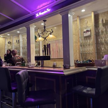 Franco's Bistro - This is what the bar looks like. I think it looks pretty nice. - Italian Near Me - Gate City, Virginia Franco's Bistro - This is what the bar looks like. I think it looks pretty nice. - Italian Near Me - Gate City, Virginia