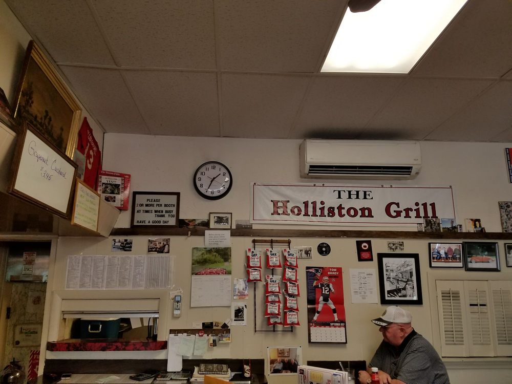 Holliston Grill Logo