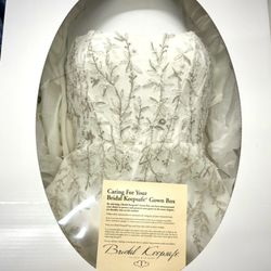 Cleaners 2000 - We preserve wedding gowns in keepsake boxes with acid-neutral and acid-free materials to protect your most cherished gowns for many years.