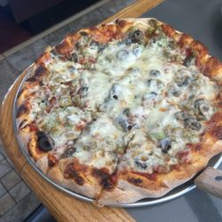 Mike's Pizza & Steakhouse - All veggie pizza