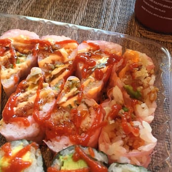 Ginbu 401 - Cherry blossom and avocado roll (I added siracha) - Sushi Bars Near Me - Charlotte, North Carolina