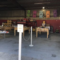Bargain Home Goods - Entrance of the store, you can see the prices for each day