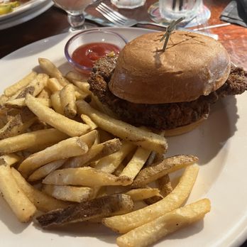 Bahama Breeze - Honey Butter Crispy Chicken Sandwich - Bars Near Me - Kissimmee, Florida Bahama Breeze - Honey Butter Crispy Chicken Sandwich - Bars Near Me - Kissimmee, Florida