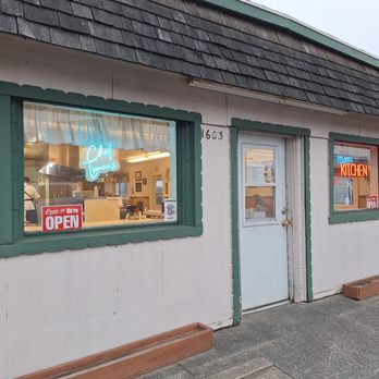Mom's Kitchen - Front entrance - Diners Near Me - North Bend, Oregon