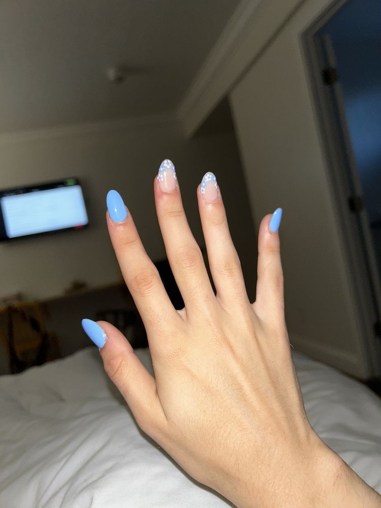 Paradise Nails Logo