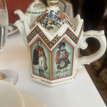 Kings' Carriage House - Fun tea pot - New American Near Me - New York, New York