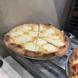Mozzafiato Pizzeria - White specialty pie