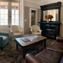 Groveland Hotel - Sitting area above restaurant