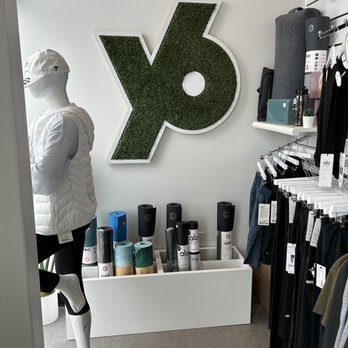 YogaSix Ashburn - An area to shop - Yoga Near Me - Ashburn, Virginia YogaSix Ashburn - An area to shop - Yoga Near Me - Ashburn, Virginia