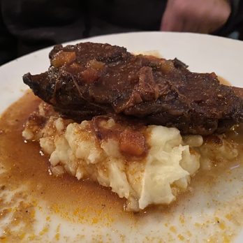 Gatsby's Landing - GRASS FED BEEF SHORT RIB-  Braised Beef Short Rib, Whipped Mashed Potato, Truffle, Chimichurri - New American Near Me - Roslyn, New York