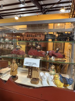 Original Round Top Antiques Fair by null