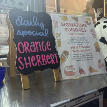 Moo Cow Cone - Food Trucks Near Me - Bethany Beach, Delaware