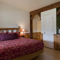 Meadow Creek Mountain Ranch - Lodge rooms are clean and cozy.