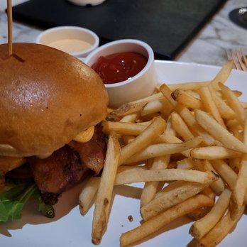 JOEY Rideau - California Chicken Sandwich - Canadian (New) Near Me - OTTAWA, Ontario JOEY Rideau - California Chicken Sandwich - Canadian (New) Near Me - OTTAWA, Ontario