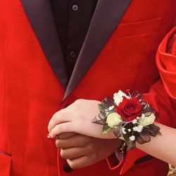 The Fresh Flower Market - Corsage and boutonniere