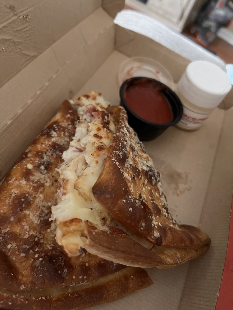 PIZZA HUT Updated October 2024 12 Photos & 22 Reviews 3920 Dewey