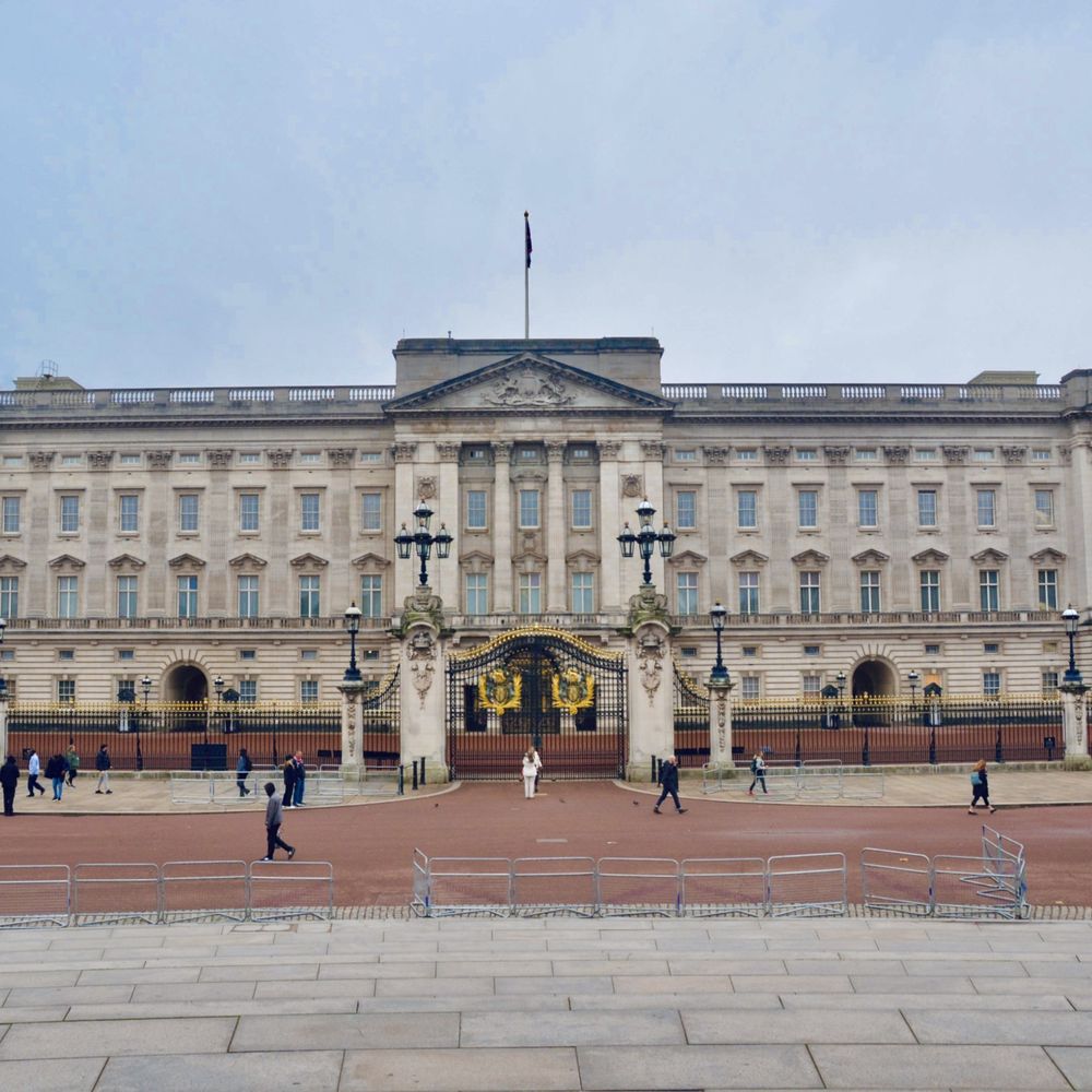 Buckingham Palace - Buckingham Palace_Yelp_Sanju-4 - Landmarks & Historical Buildings Near Me - London, XGL