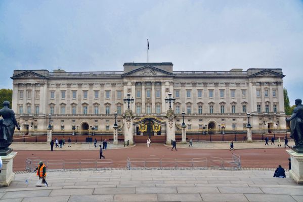 Buckingham Palace by null