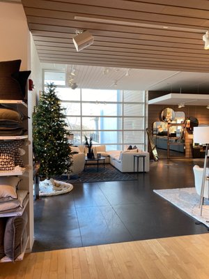 Crate & Barrel by null