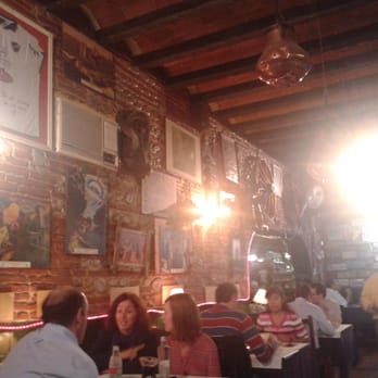 La Rueda - La decoración de una de sus paredes - Steakhouses Near Me - Barcelona, B La Rueda - La decoración de una de sus paredes - Steakhouses Near Me - Barcelona, B