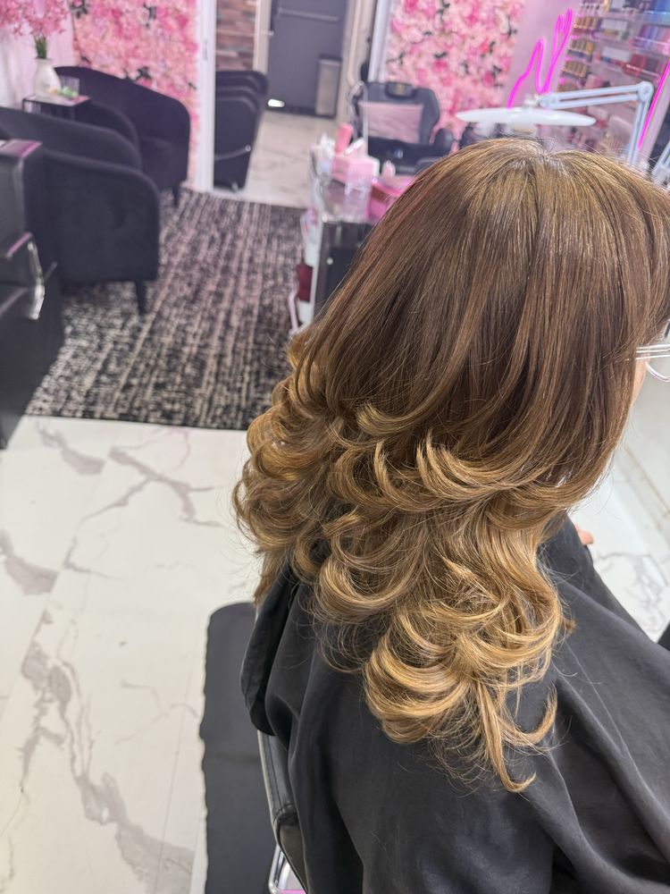Alex Beauty Hair Logo