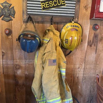 Heroes Wood-Fired Pizza - American Near Me - Santa Ysabel, California