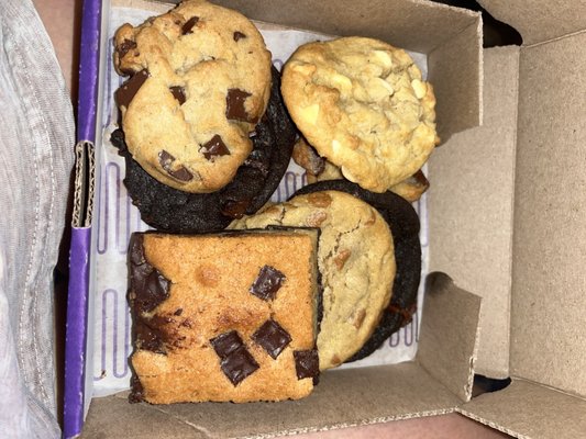 Insomnia Cookies by null