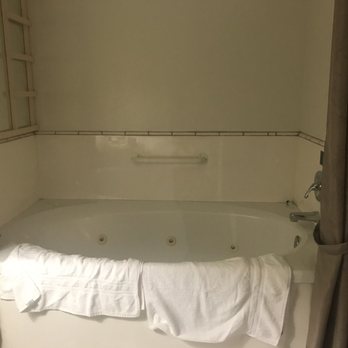 Forest Villas Hotel - I'm so sorry that I didn't snap a pic without the towels...trust me, this picture doesn't do the tub justice...it's huge! - Hotels Near Me - Prescott, Arizona Forest Villas Hotel - I'm so sorry that I didn't snap a pic without the towels...trust me, this picture doesn't do the tub justice...it's huge! - Hotels Near Me - Prescott, Arizona