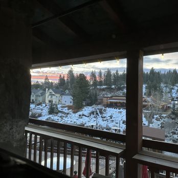 River Street Inn - Deck for the sunrise - Bed & Breakfast Near Me - Truckee, California River Street Inn - Deck for the sunrise - Bed & Breakfast Near Me - Truckee, California