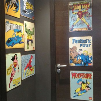 Royal Gourmetburger og Gin - Vintage comics in the bathroom hallway - Bars Near Me - Bergen, 12