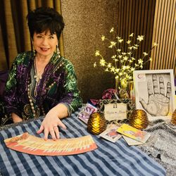 Mona Van Joseph, Psychic
